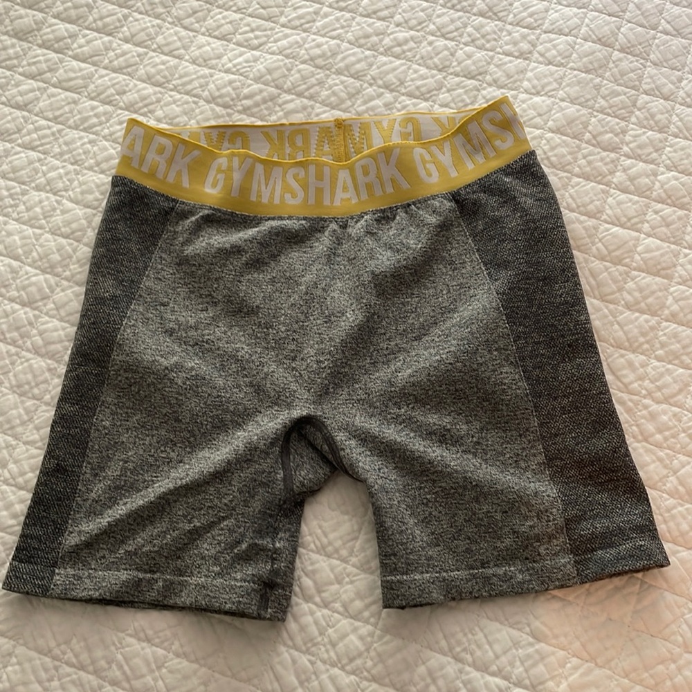 Gymshark women’s biker shorts gray stretch spandex size M stretchy